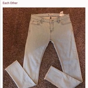 Each Other HIGH END Lightwash Skinny Jeans